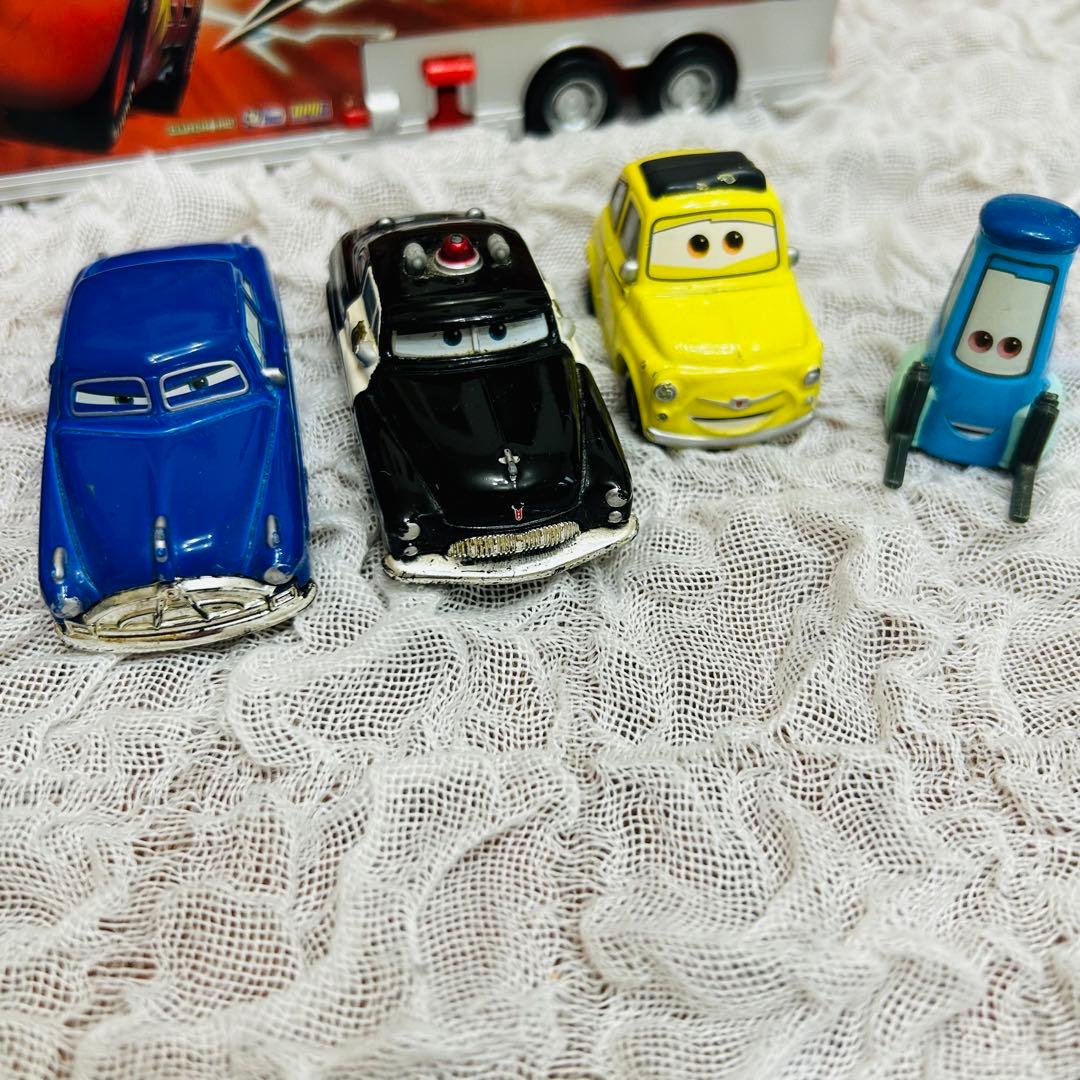 ミニカーセット ライトニング・マックイーン トレーラー付き