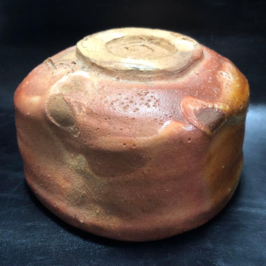 究極の美◼️蔵から複雑に隆起したかなり雰囲気の良い抹茶茶碗が出て来ました。古美術