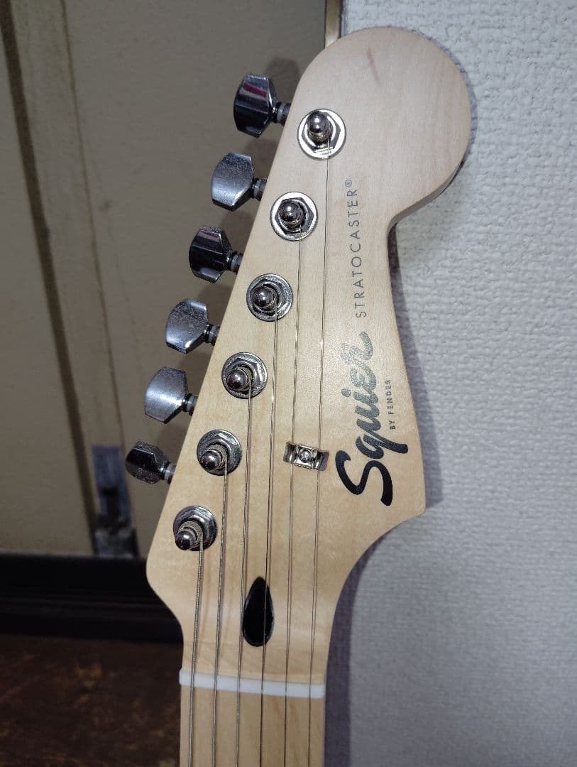 Squier Stratocaster ホワイト ほぼ新品