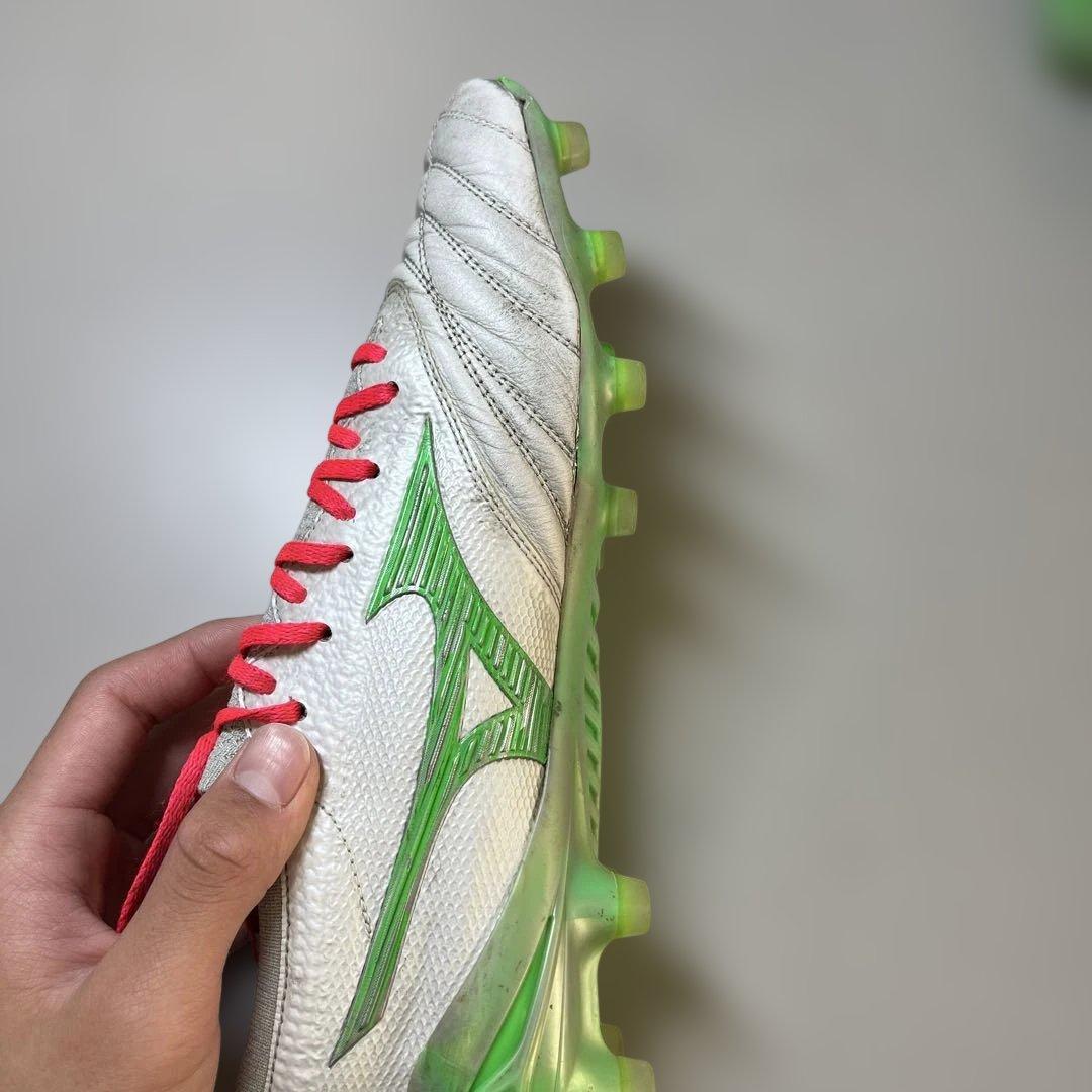 モレリアネオ4 β JAPANの限定カラー（白×緑）27.5cm