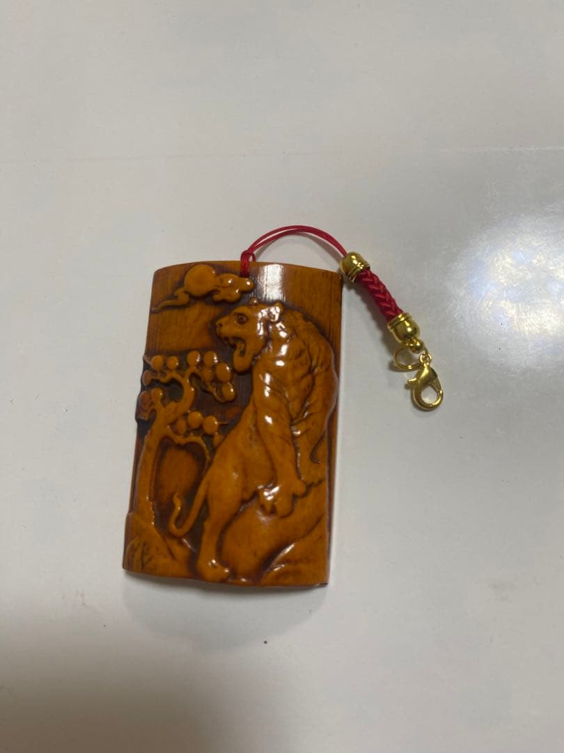 根付　時代物　材質不明　骨？ウニコール？鯨牙？セイウチ牙？送料無料