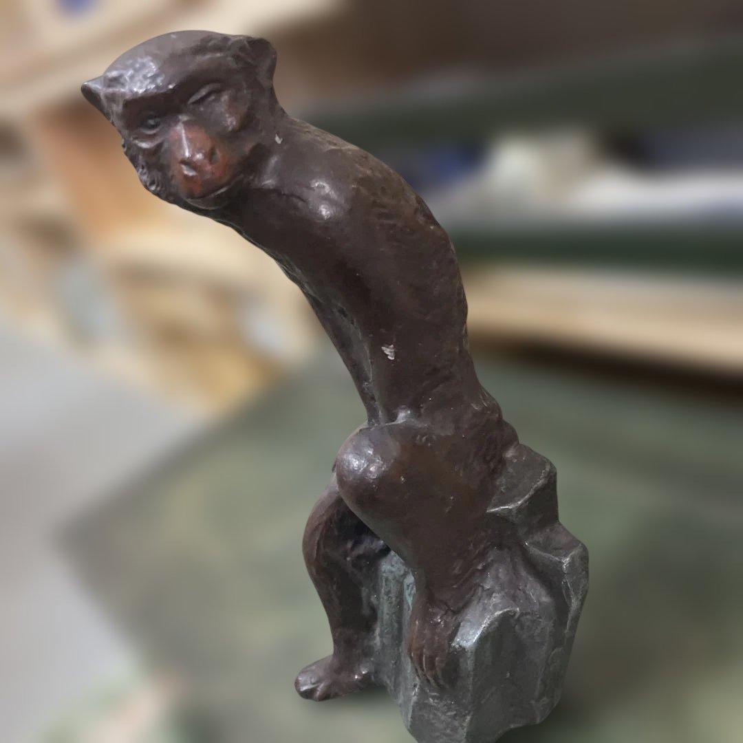 金属製猿の彫刻 約30センチ アンティーク調　重量感あります