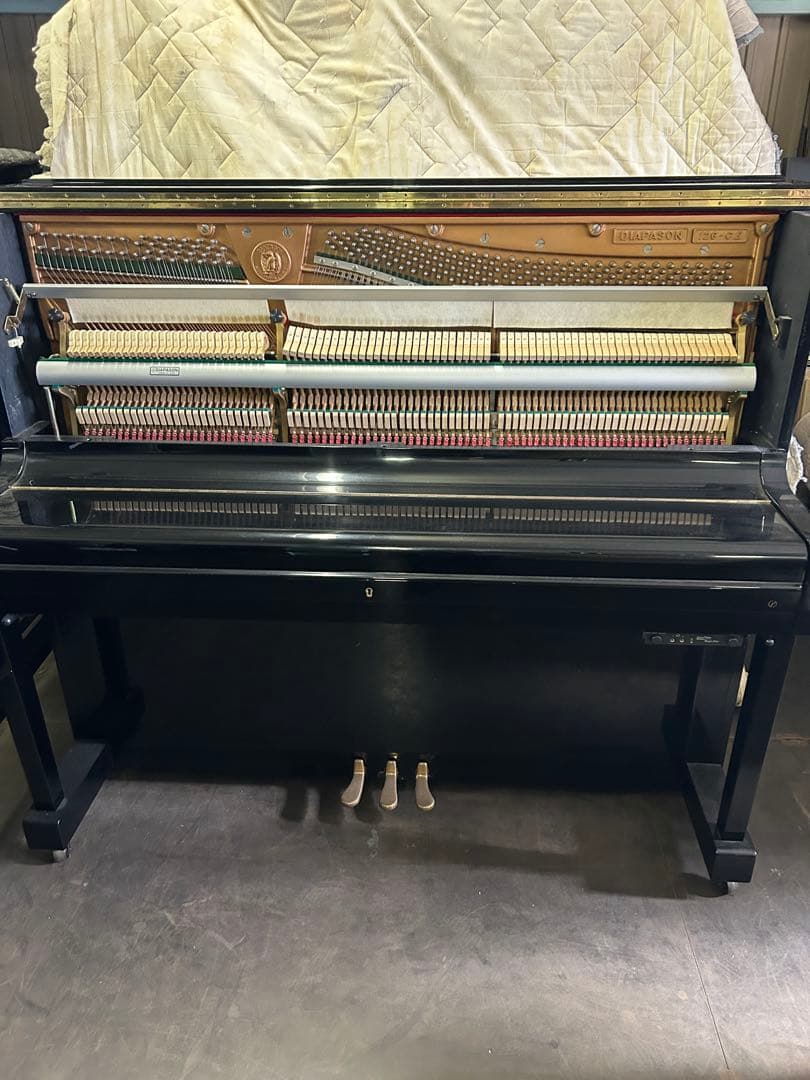 超価格、ディアパンピアノD126CE、人気のスタンダードタイプ、お買い得1台限！