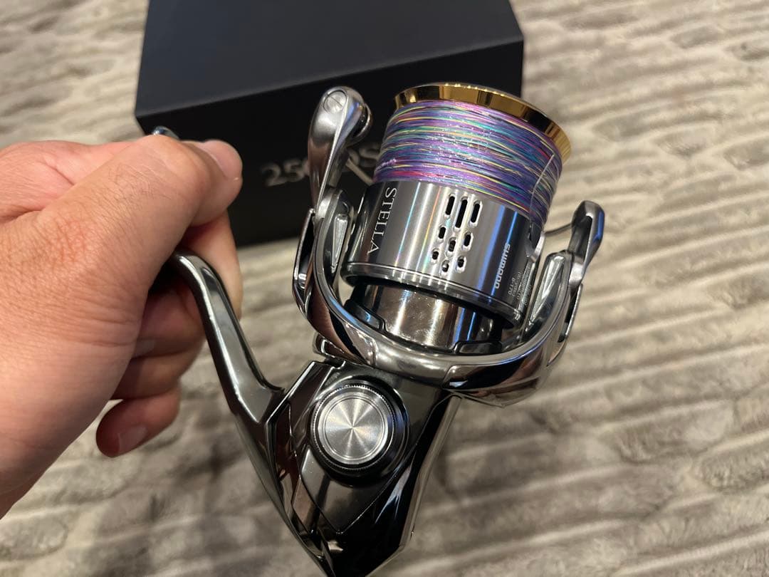 SHIMANO シマノ　18ステラ2500SHG リブレ ハンドルノブ