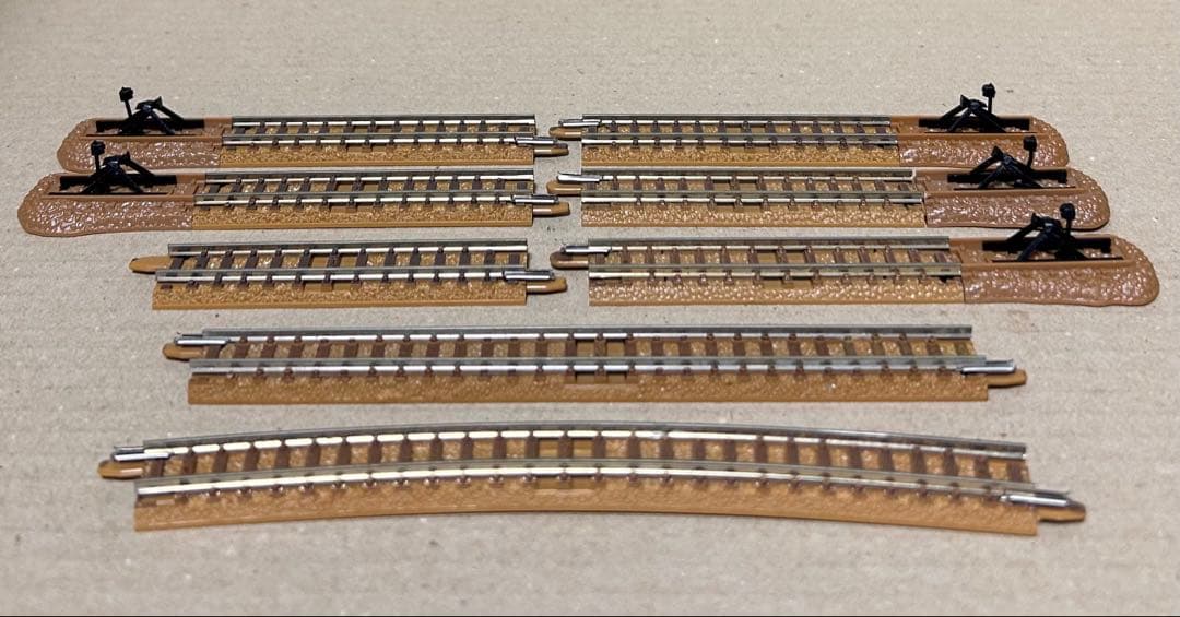 鉄道模型　Nゲージ 車庫　レール　レールエンド　橋脚　配線　詰合せセット