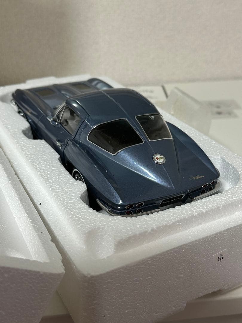 AUTOART Corvette Sting Ray 1/18 オートアート