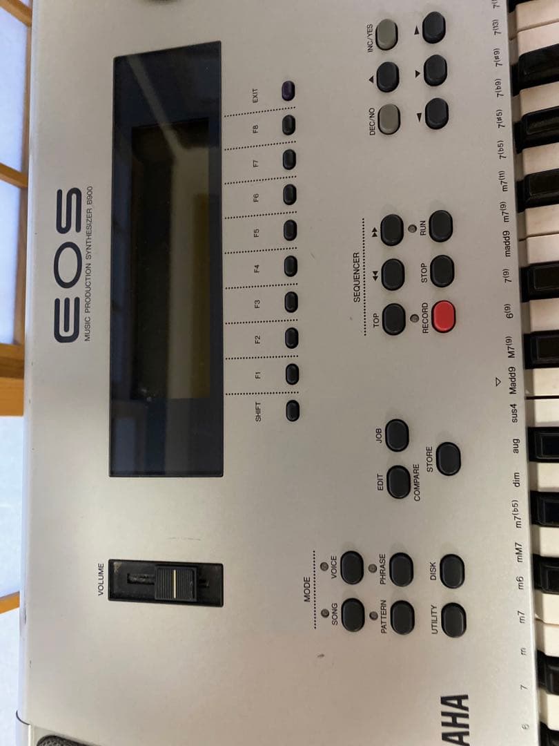 Yamaha EOS B900シンセサイザーとMIDIコレクション