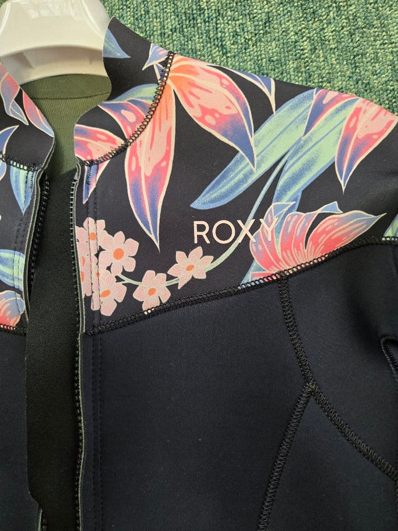 ROXY ロキシー フラワーパターン タッパー Lサイズ