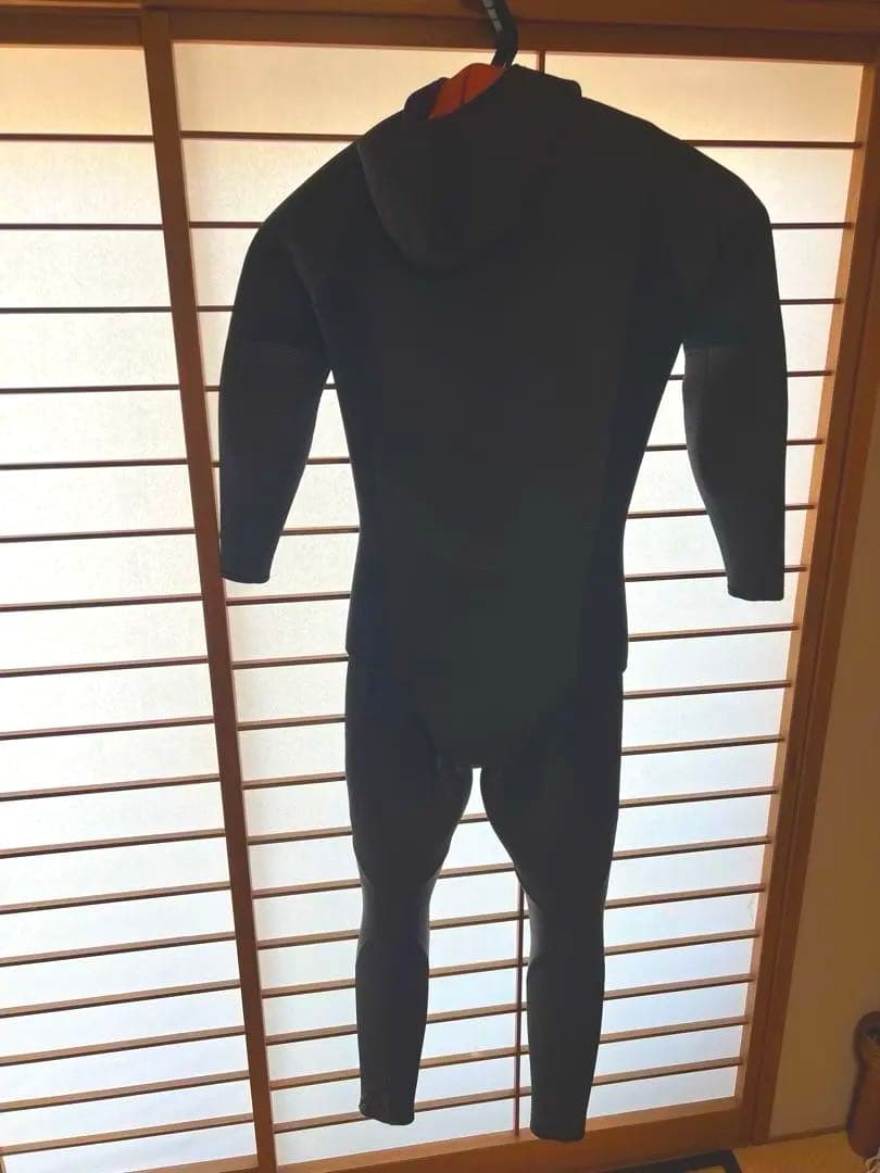 ウエットスーツ(スキューバダイビング)
