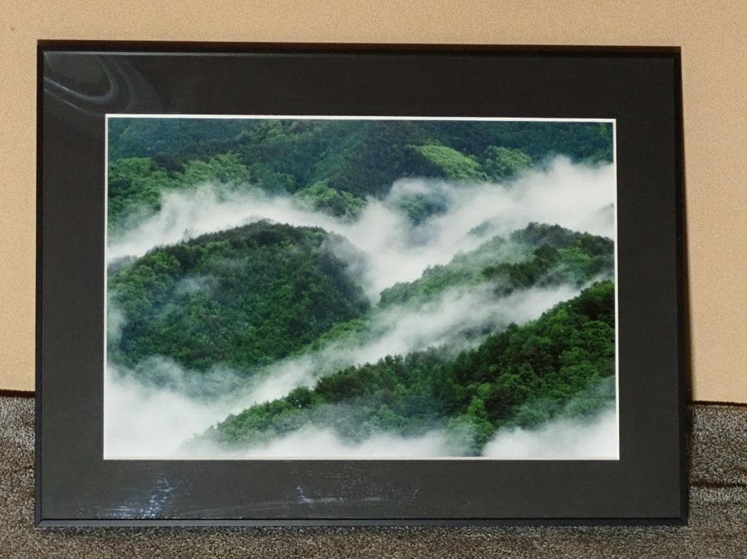 信州の山と霧の風景写真額装（A3判。オリジナルフォト。ハクバ製フレーム）