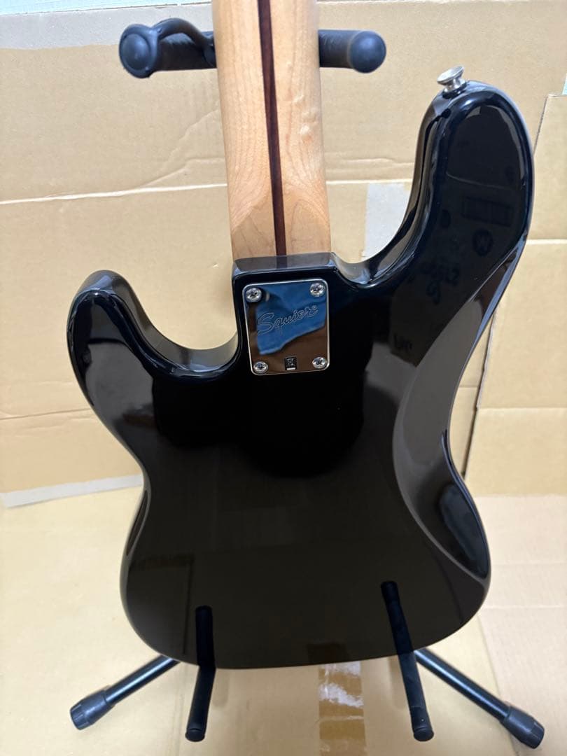 ベース Squier Pete Wentz Precision Bass