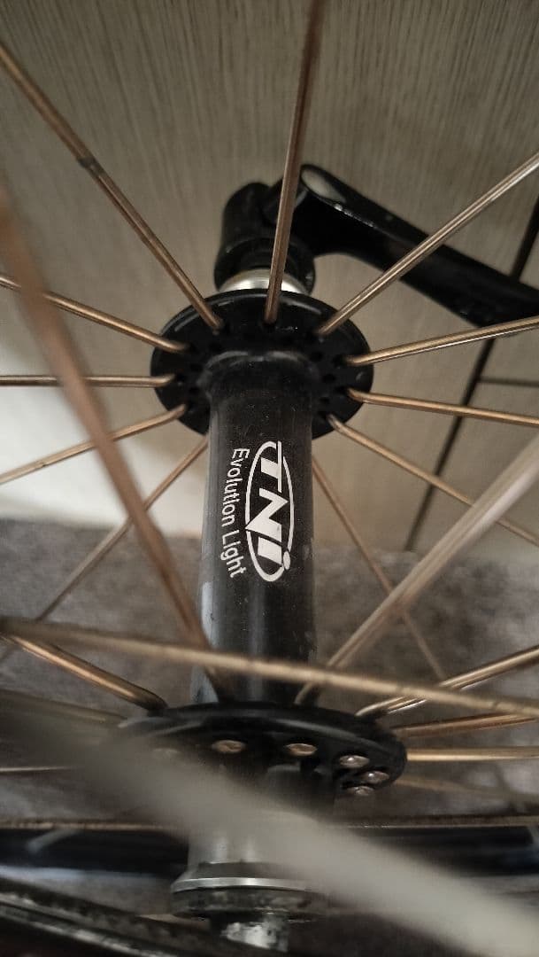 TNI Evolution Light Hub 完組ホイール 700c