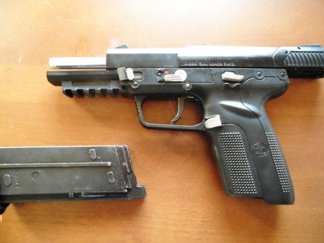 東京マルイ　FN5-7 ファイブセブン　ガスブロプラスチック製