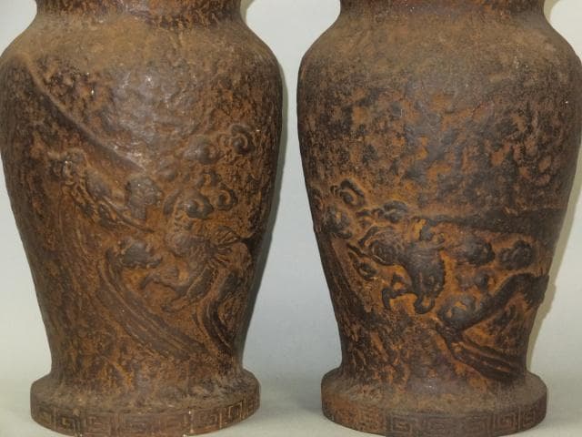 時代古鉄 華道具 在銘 花器 壺『荒膚地浮彫雲龍雷文　壱対』1128O