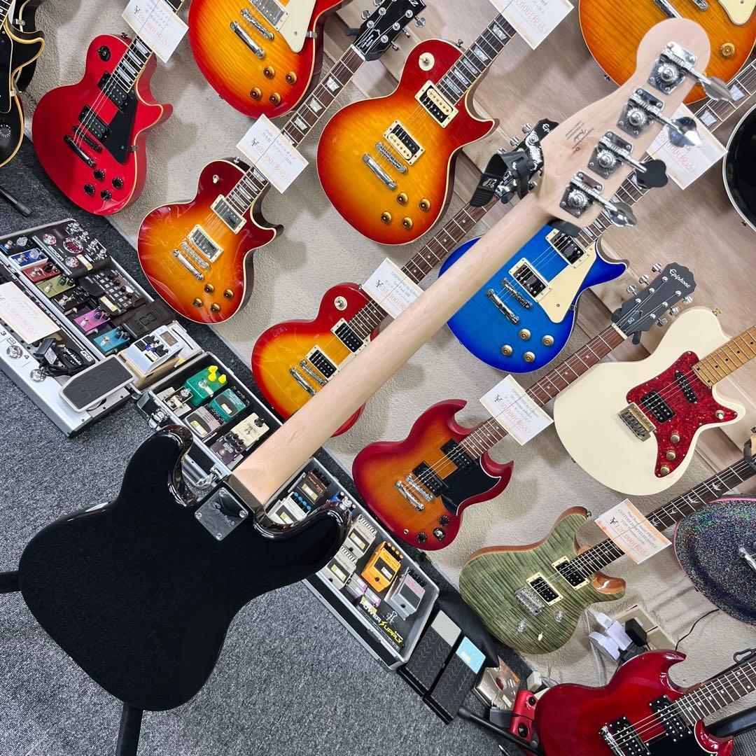 【10239】 Squier by Fender precision bass