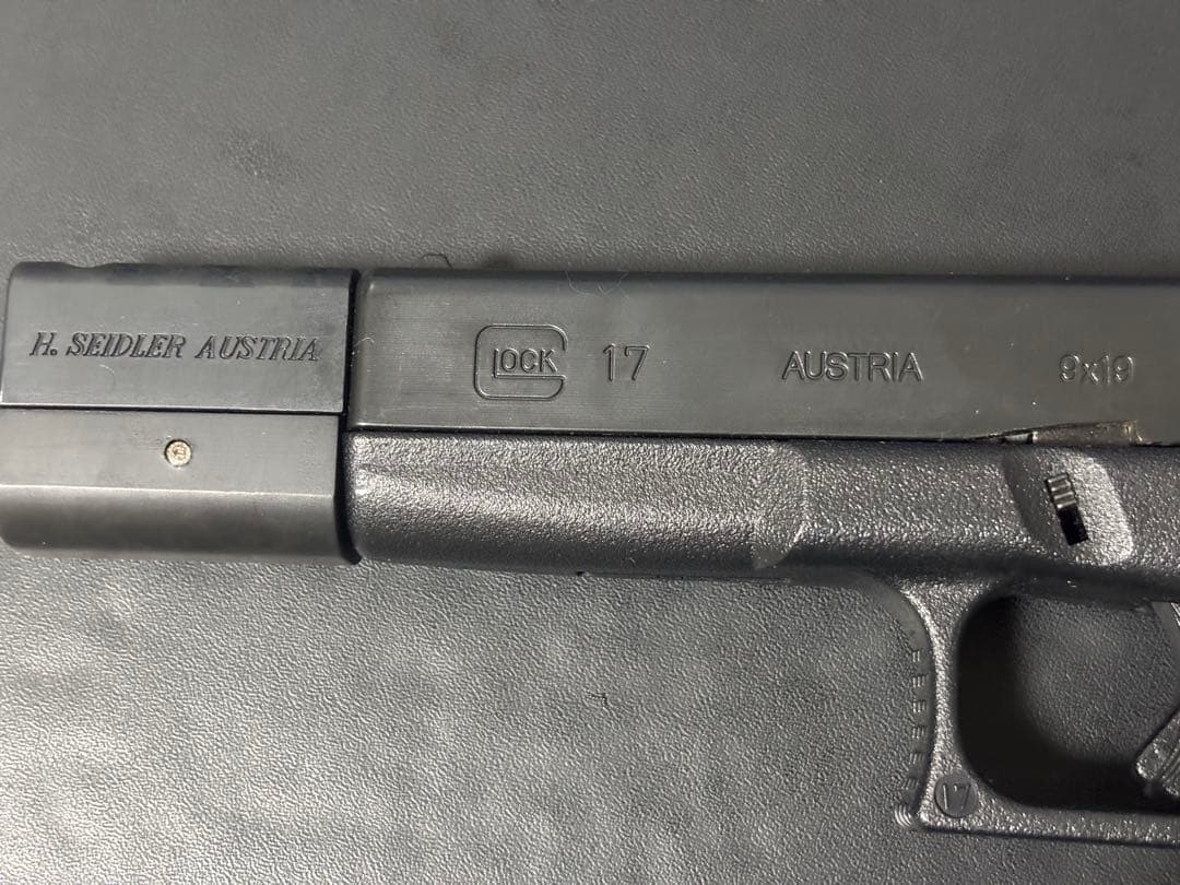 MGC Glock 17 ガスガン 本体とマガジン付き