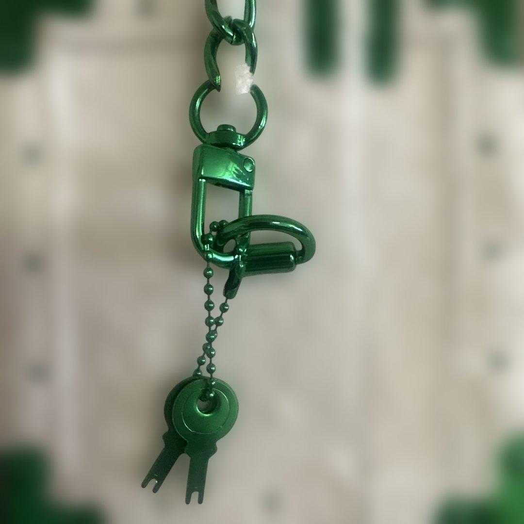 エンジェルシャンパンクリスマスホリデー限定 空き瓶　空箱　チェーン鍵付き　ファー