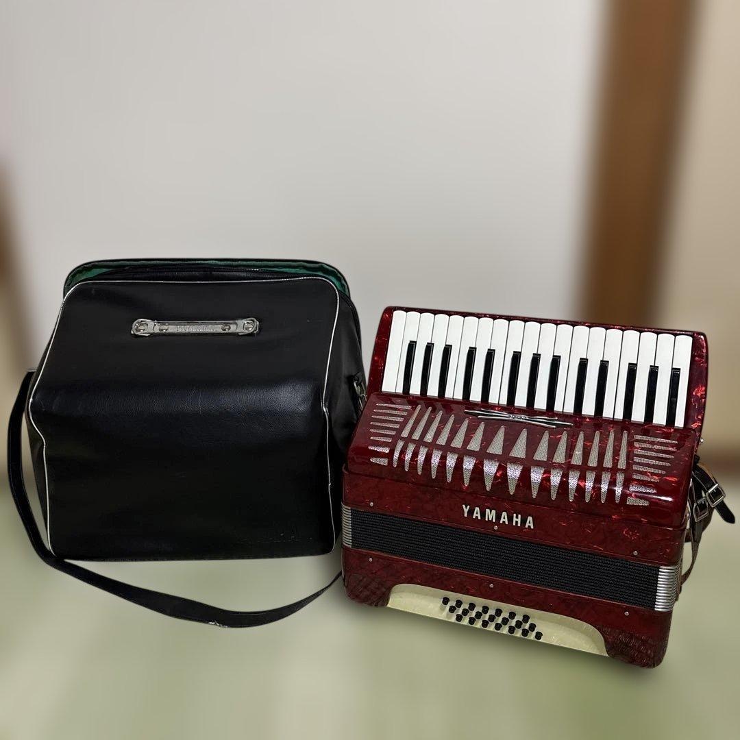 ヤマハ　YAMAHA アコーディオン　ピアノ　鍵盤　楽器　演奏　赤　ソフトケース