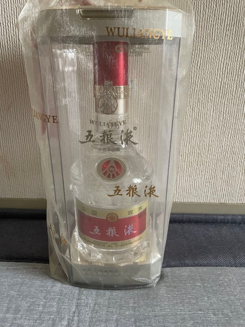 五粮液 透明ケース入り
