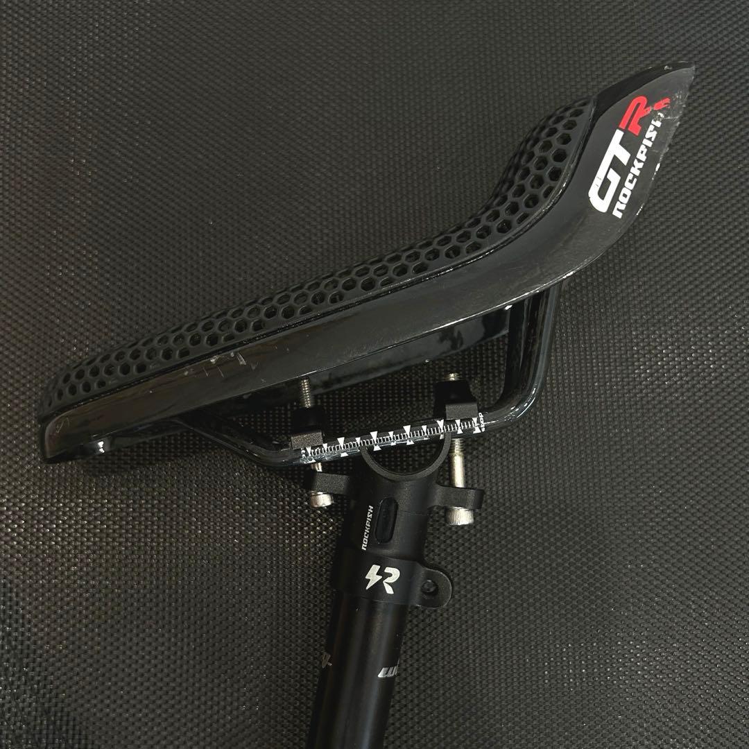 スノウ　ロックフィッシュ　GTR カーボンサドル