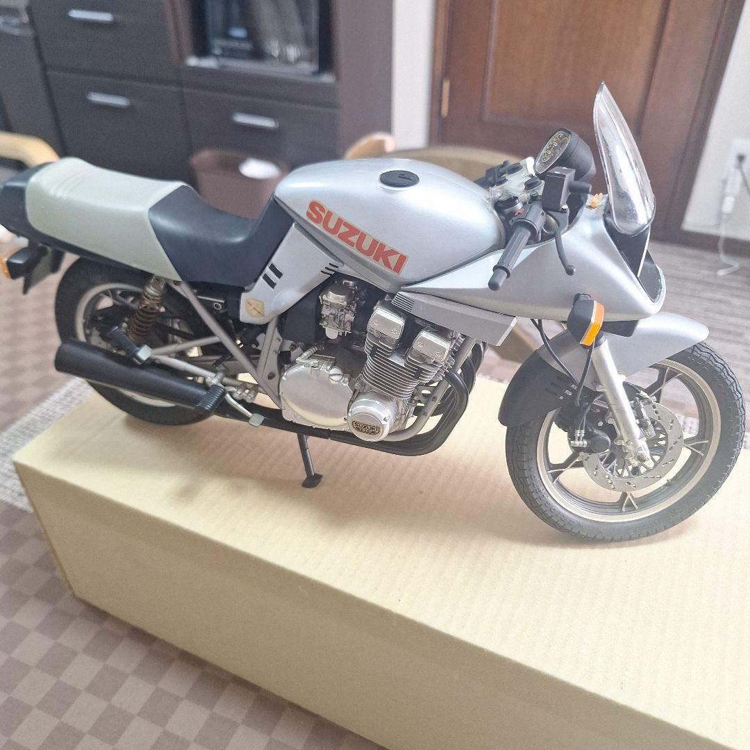 SUZUKI シルバーバイクモデル、刀6,1タミヤ製、完成品です
