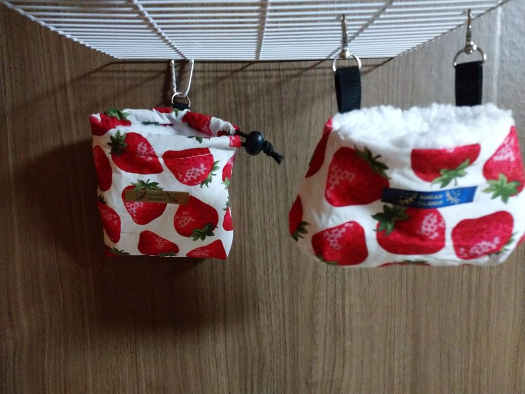 フクモモちゃん苺のなでなで巾着ポーチ