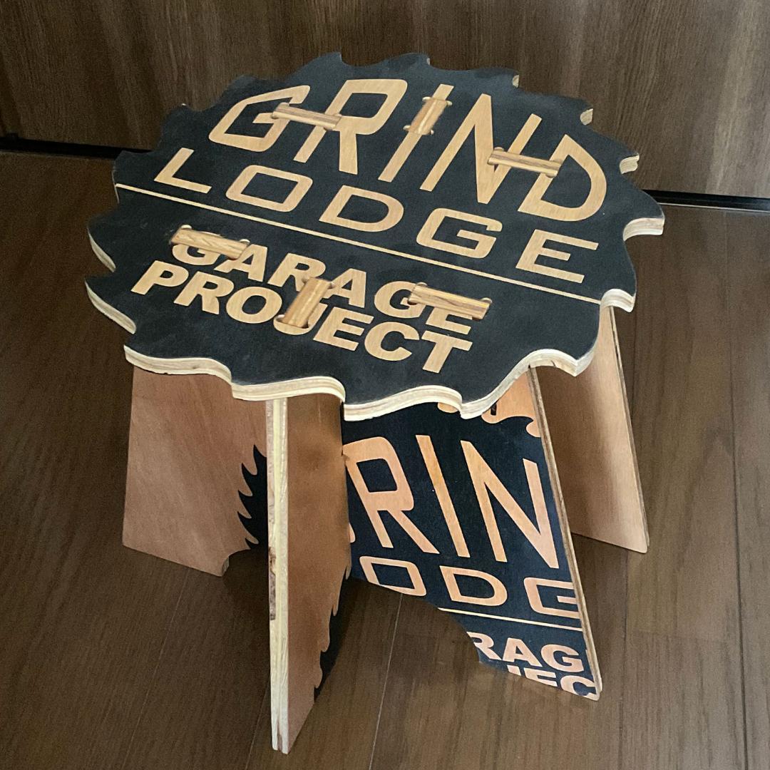 GRAIND LODGE スツール グラインドロッヂ SAWロゴ 生刷り
