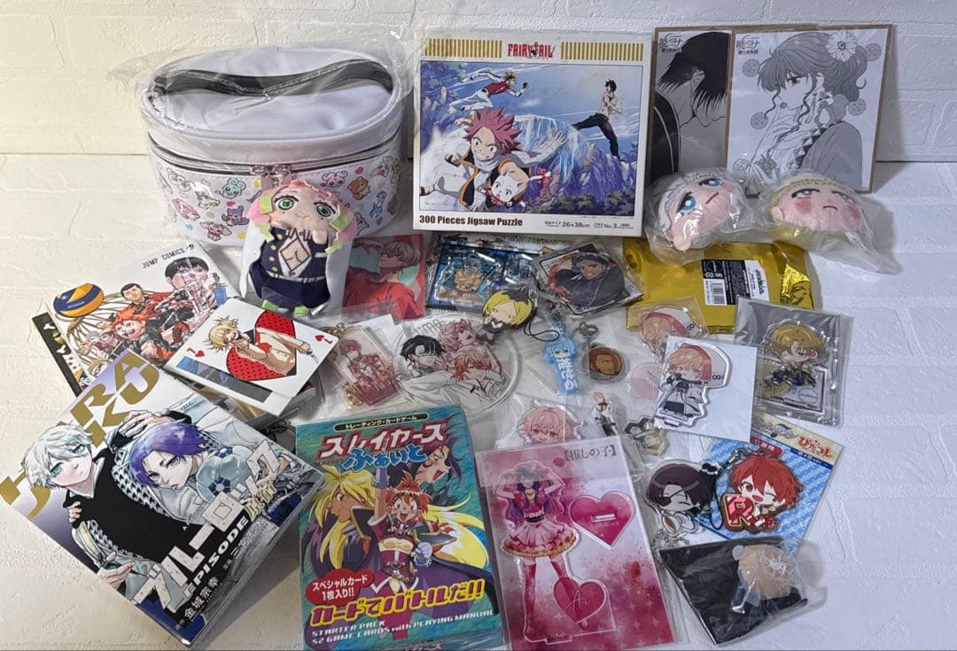 ノンジャンル　グッズまとめ売り　缶バッジ アクスタ　大量