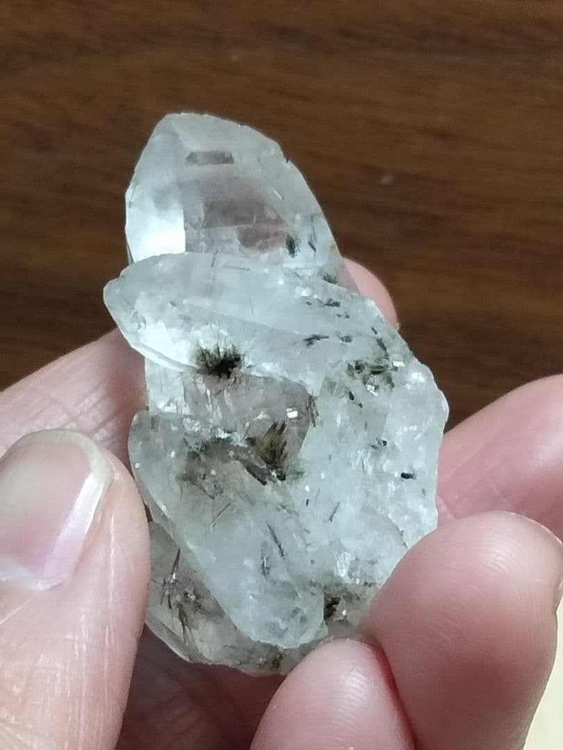 国産鉱物　山梨県　水晶クラスター　塩山竹森山　天然水晶　　トルマリン入り水晶99