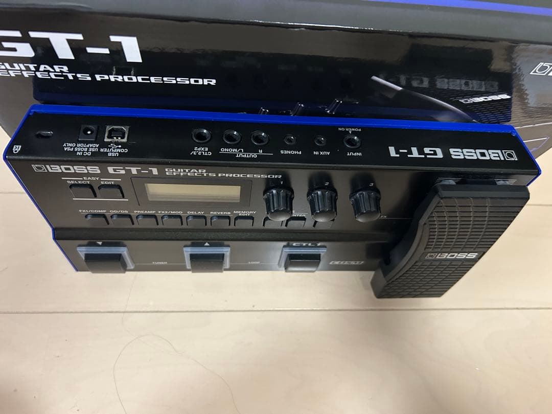 美品　BOSS GT-1 ギターエフェクター➕教科書
