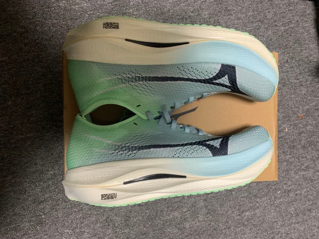 未使用mizunoウェーブリベリオンプロ　ロー　26.5cm