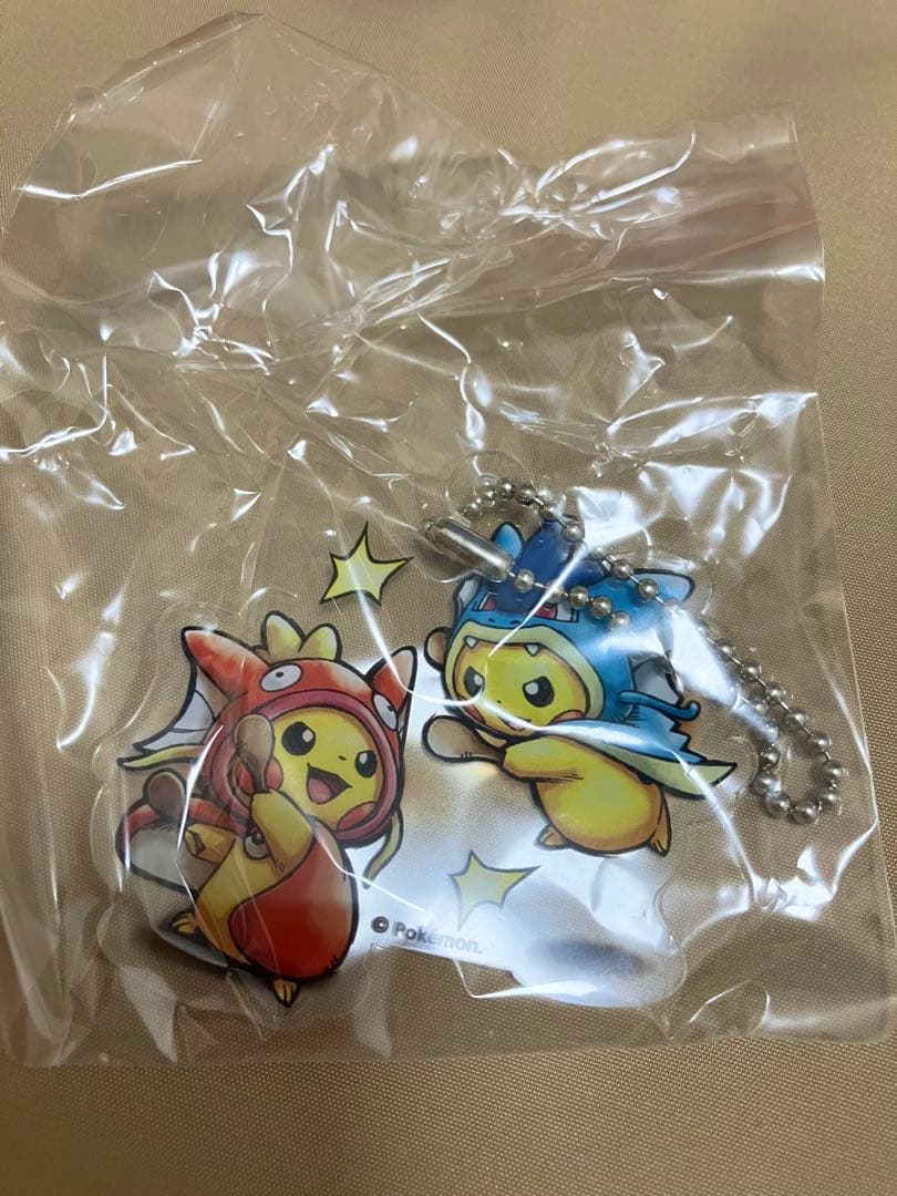 ピカチュウ　アクリルキーホルダー 8個セット