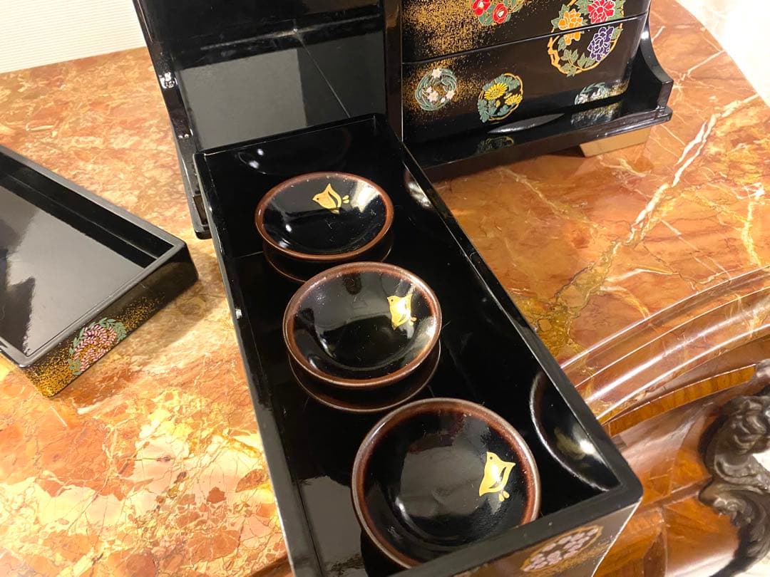 漆器 お重箱とお屠蘇セット　取皿5枚　お猪口5個
