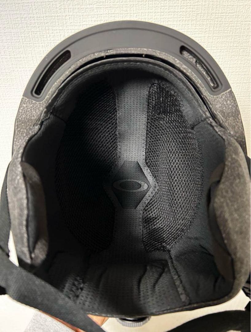 OAKLEY マットブラック ヘルメット MIPS技術搭載