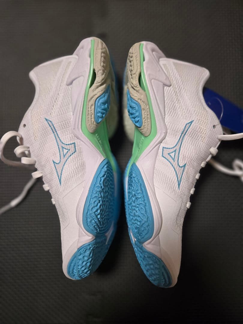 MIZUNO　WAVELIGHTNING ELITE　サイズ23.0
