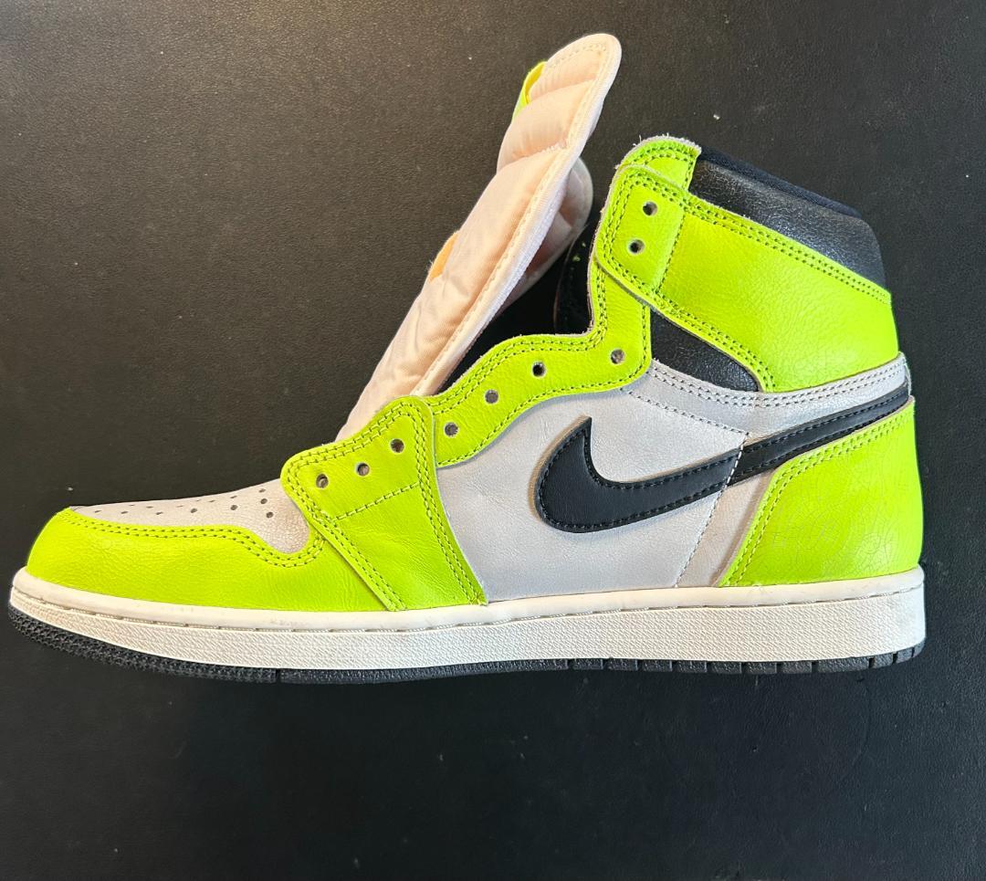 シューズ(男性用) NIKE AIR JORDAN 1 RETRO HIGH OG VOLT 702