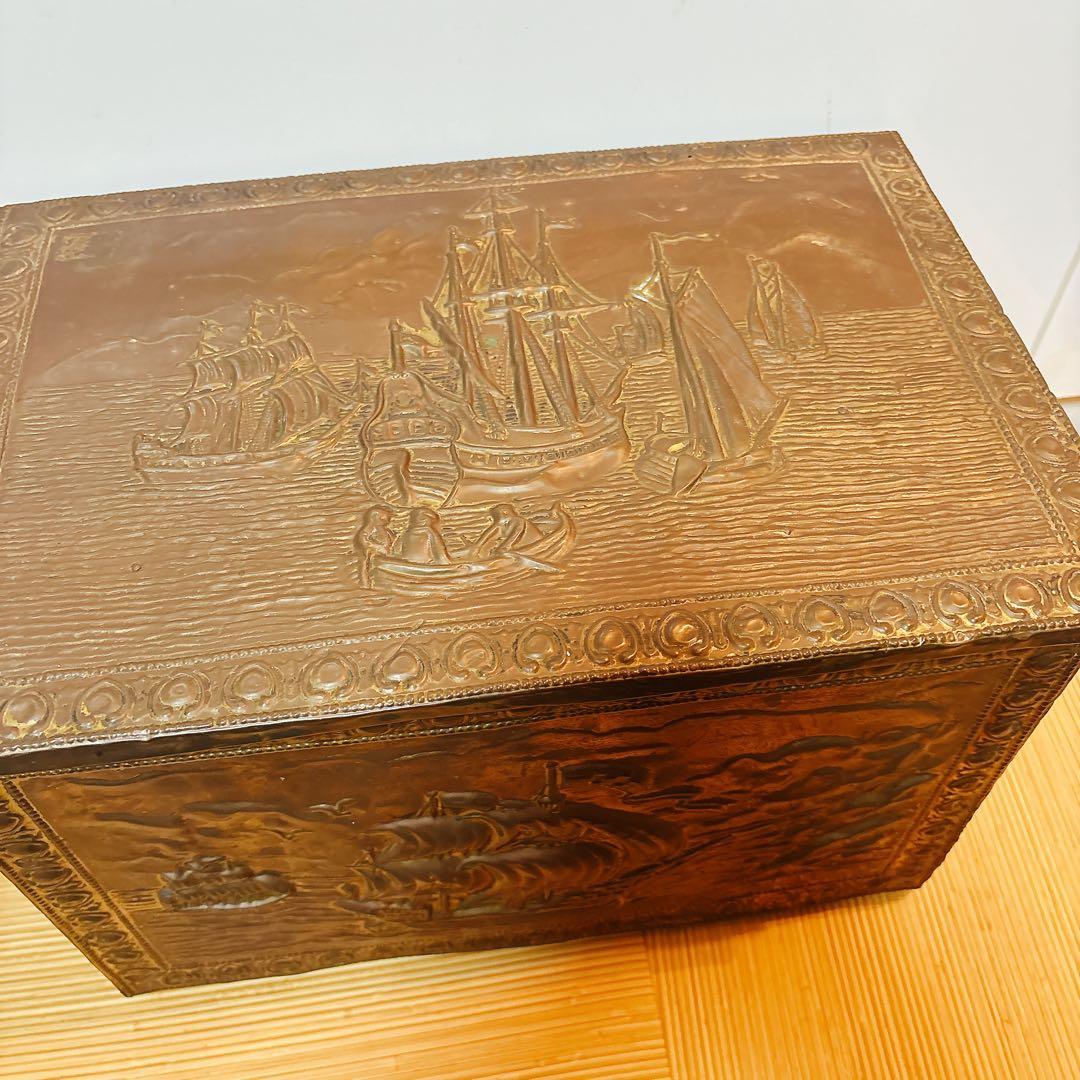 真鍮 イギリスアンティーク コールボックス 船の浮彫り装飾 収納ボックス