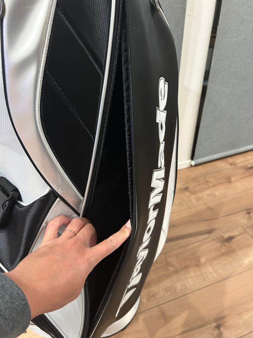 TaylorMade トゥルーライト　ゴルフバッグ