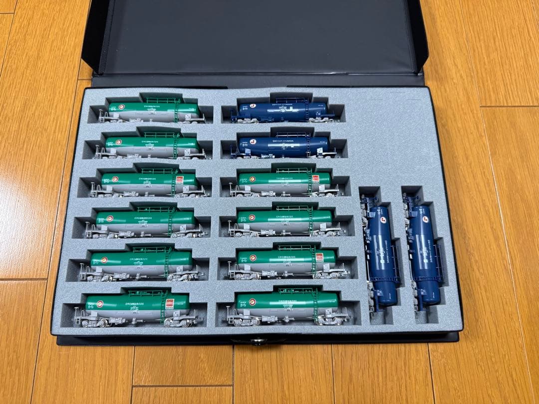 貨物16両かコンテナ付とタキ22両セット