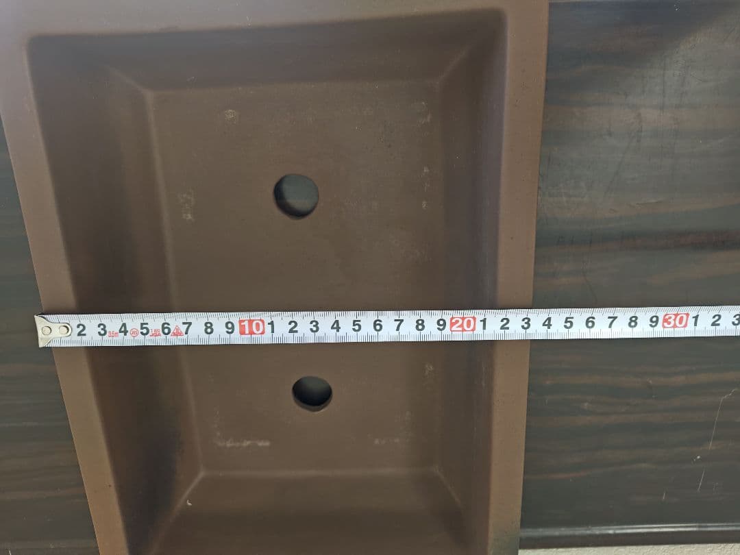 ブラウンの陶器製長方角形盆栽鉢 約32cm×23.5cm×8.7cm　落款　宝泉