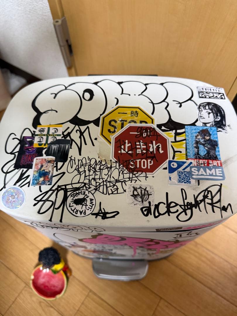 グラフィティアートごみ箱チェケラ 値下げ叶