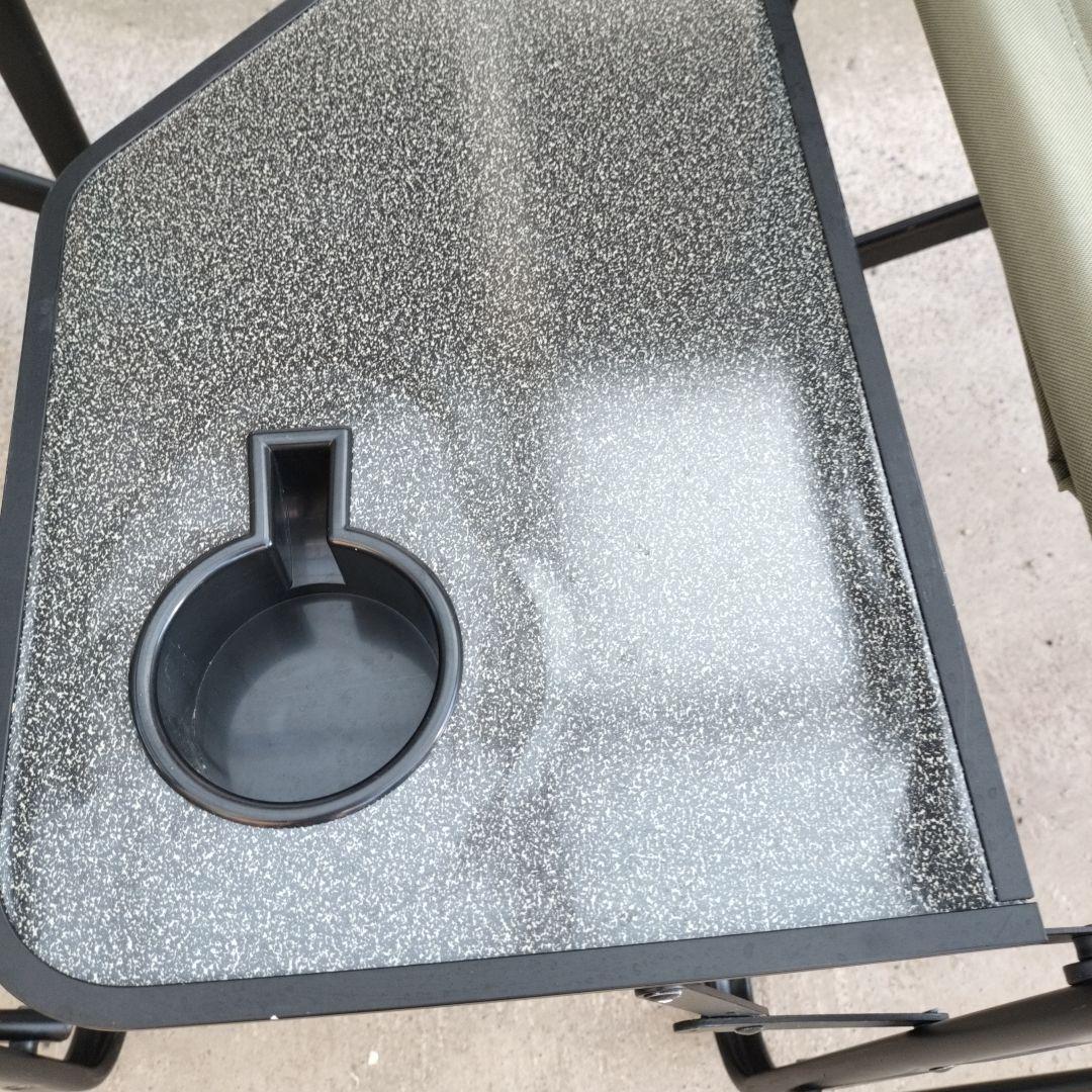 コールマンディレクターズチェア　2脚　薄いカーキ色