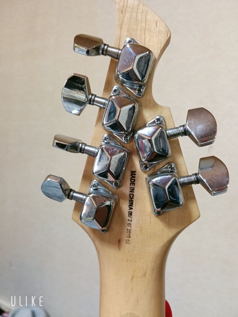 FIRST ACT フライングV