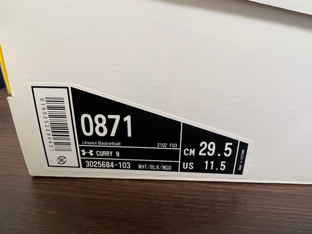 UA Curry Flow 9 新品 バッシュ 29.5cm 箱破損あり