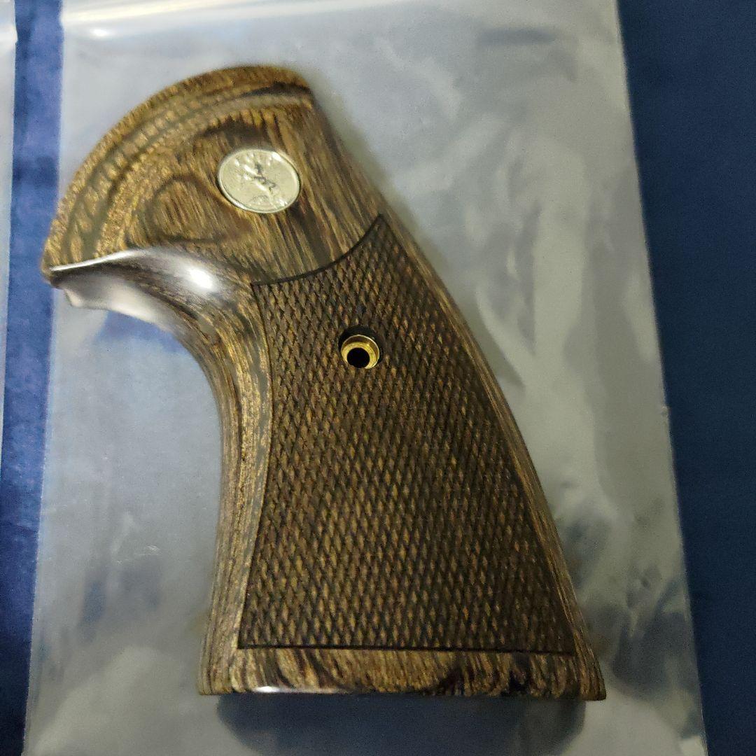 アルタモント木製グリップ パイソン2020用 チェッカー スーパーウォールナット