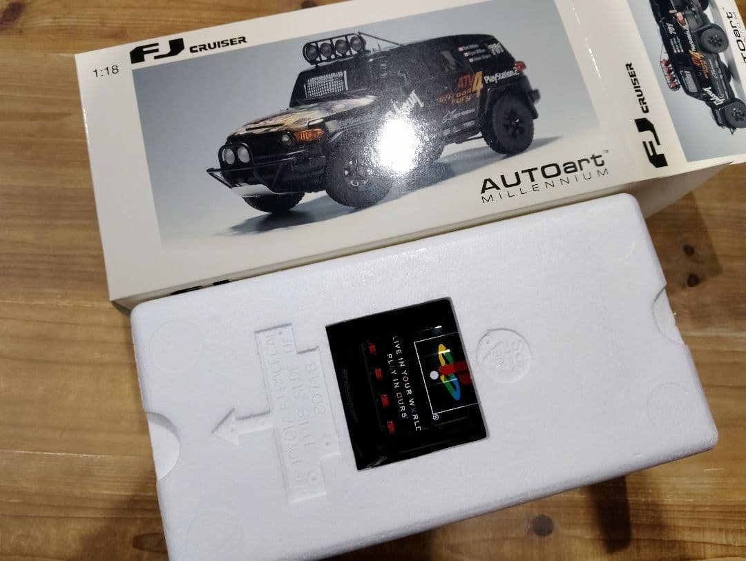 1/18 オートアート　トヨタ　FJクルーザー　ミニカー　ブラック　PS　ソニー