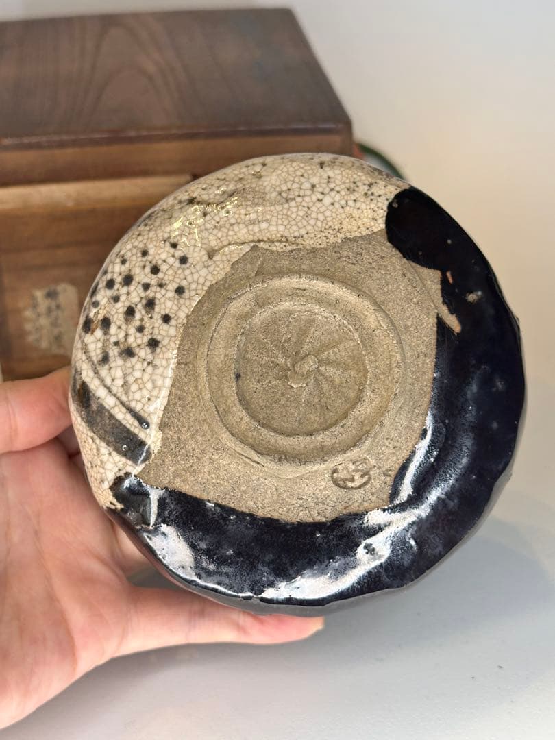 織部焼 日本製 黒釉 茶碗 茶道具 共箱 共布 底款有り