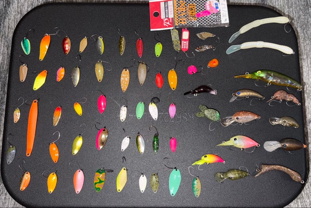 エリアトラウト　ルアーまとめ売り　64個 スプーン45個クランク13個その他5個