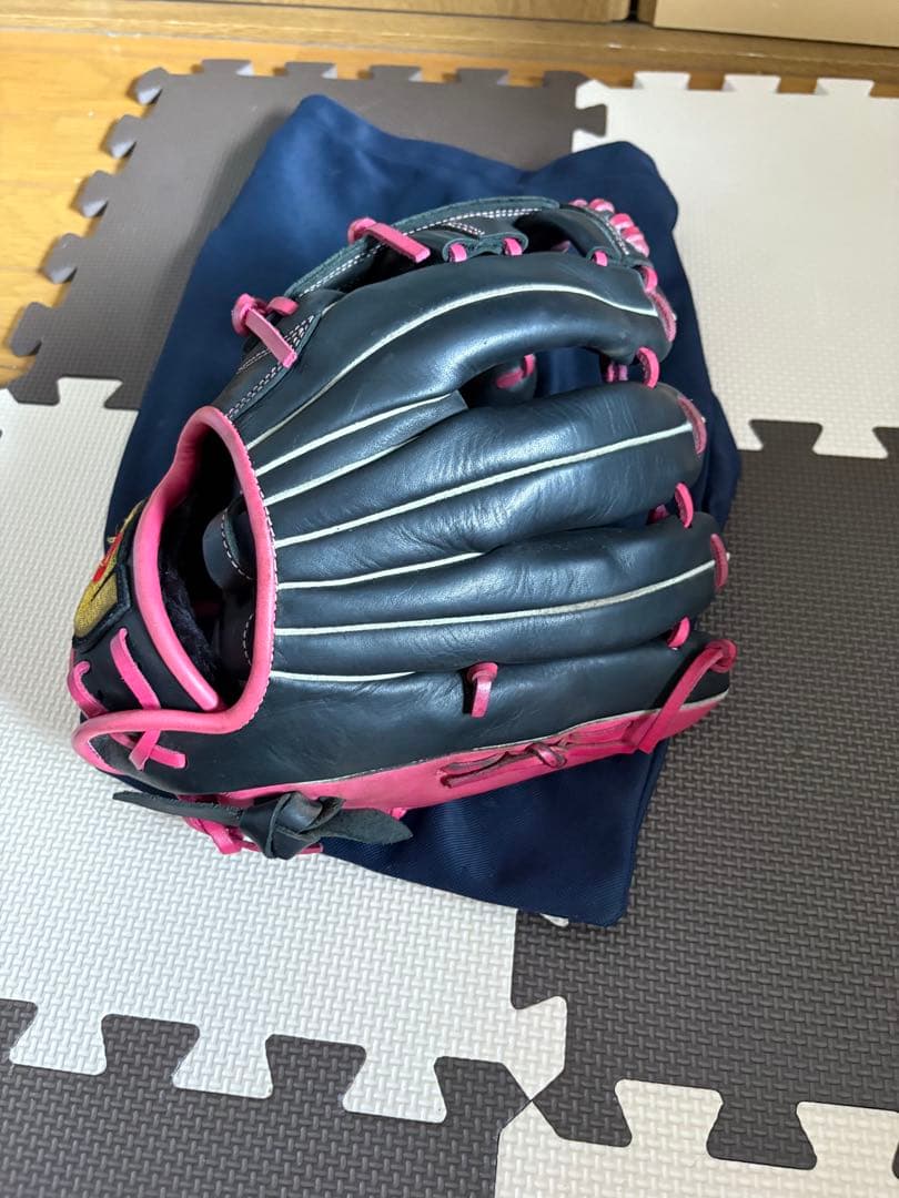 軟式グローブ 黒/ピンク