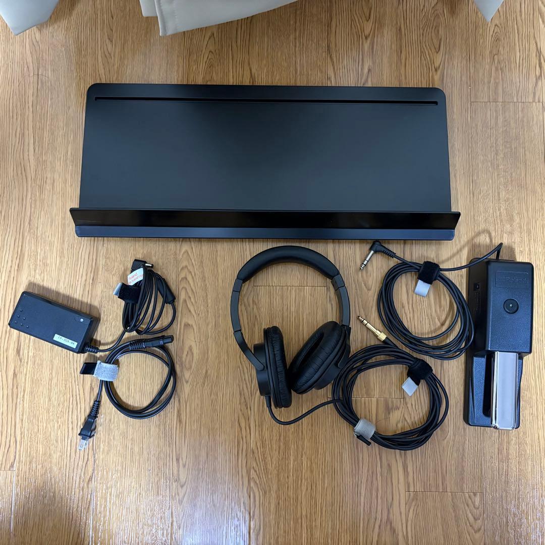 Roland FP-30X（ケース、カバー、ペダル、ヘッドフォン、譜面台付き）